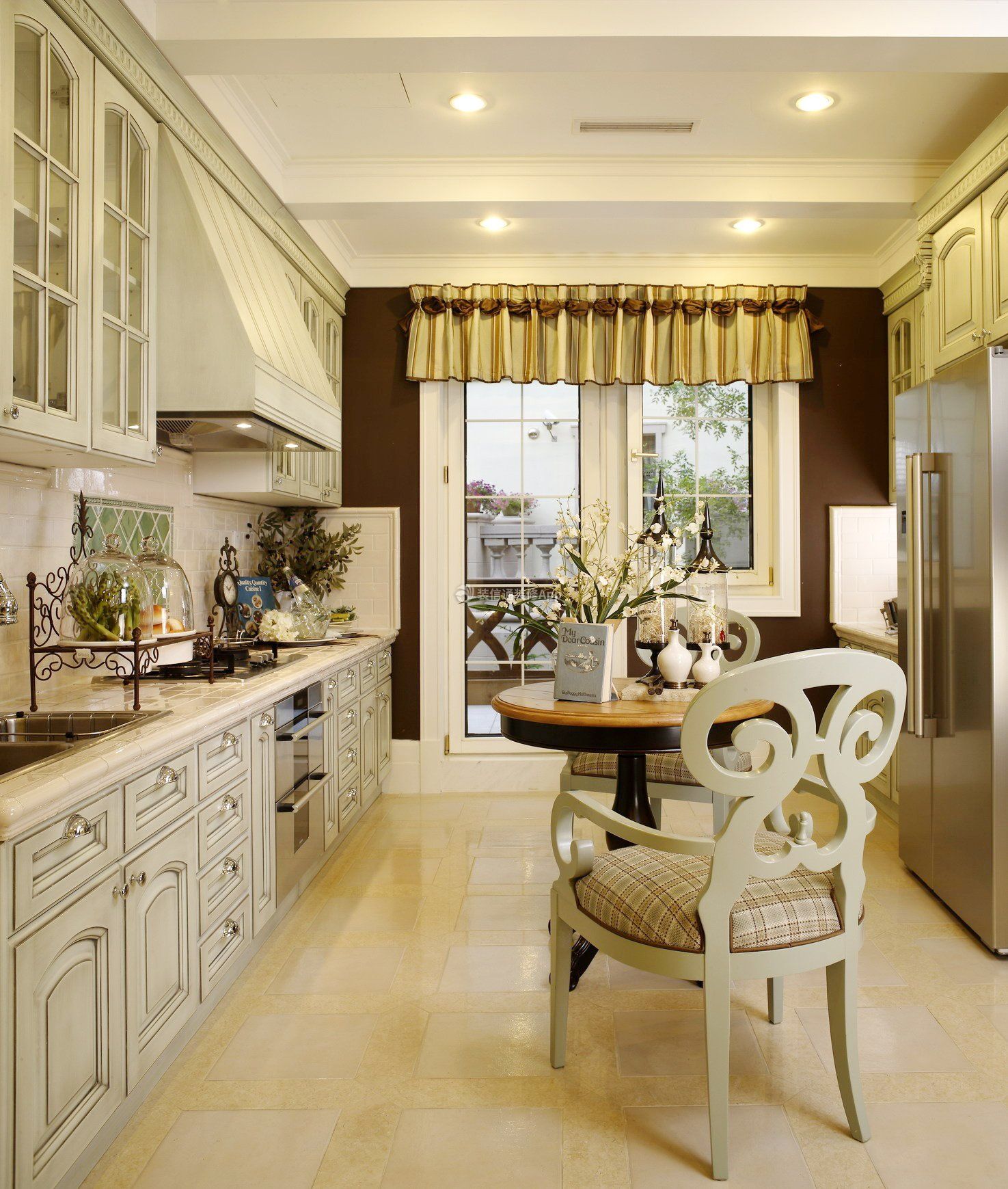 天津家庭别墅一字型厨房橱柜设计装修图片