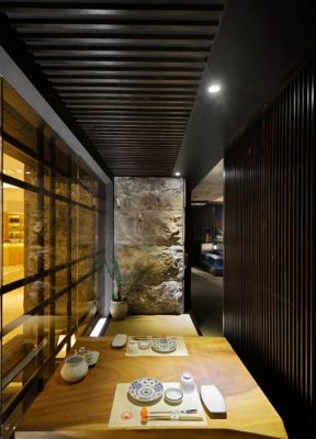 北京日式风格餐厅实木吊顶装修装饰图