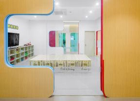 幼儿园教室布置设计 幼儿园教室门口装饰 幼儿园教室设计