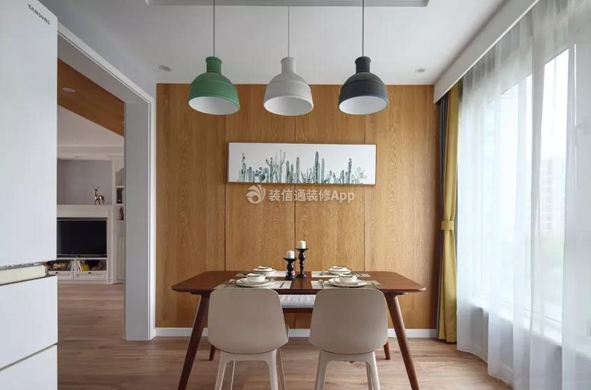 南京新房餐厅实木背景墙装修设计图片