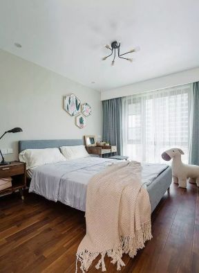 南京欧式风格新房卧室木地板装修设计效果图  