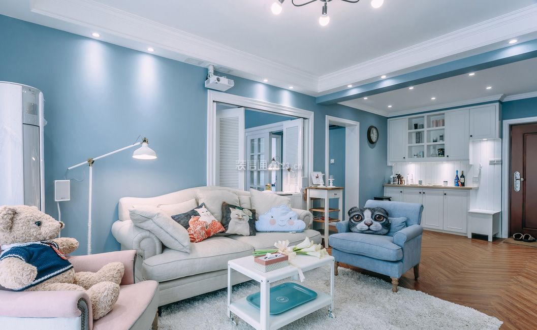 蓝色墙面装修效果图片 客厅家具颜色搭配效果图