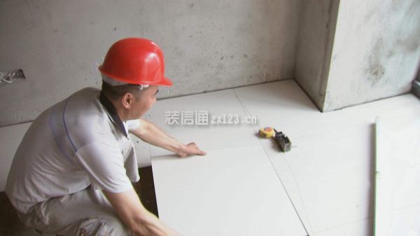 新房裝修步驟-鋪磚