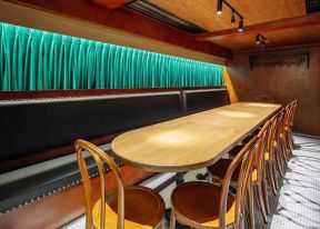 广州复古风格茶餐厅桌椅装修设计图片