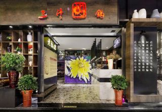 广州大型商场餐饮店门头装修设计图