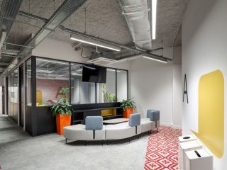 现代工业风格办公室休闲区沙发图片