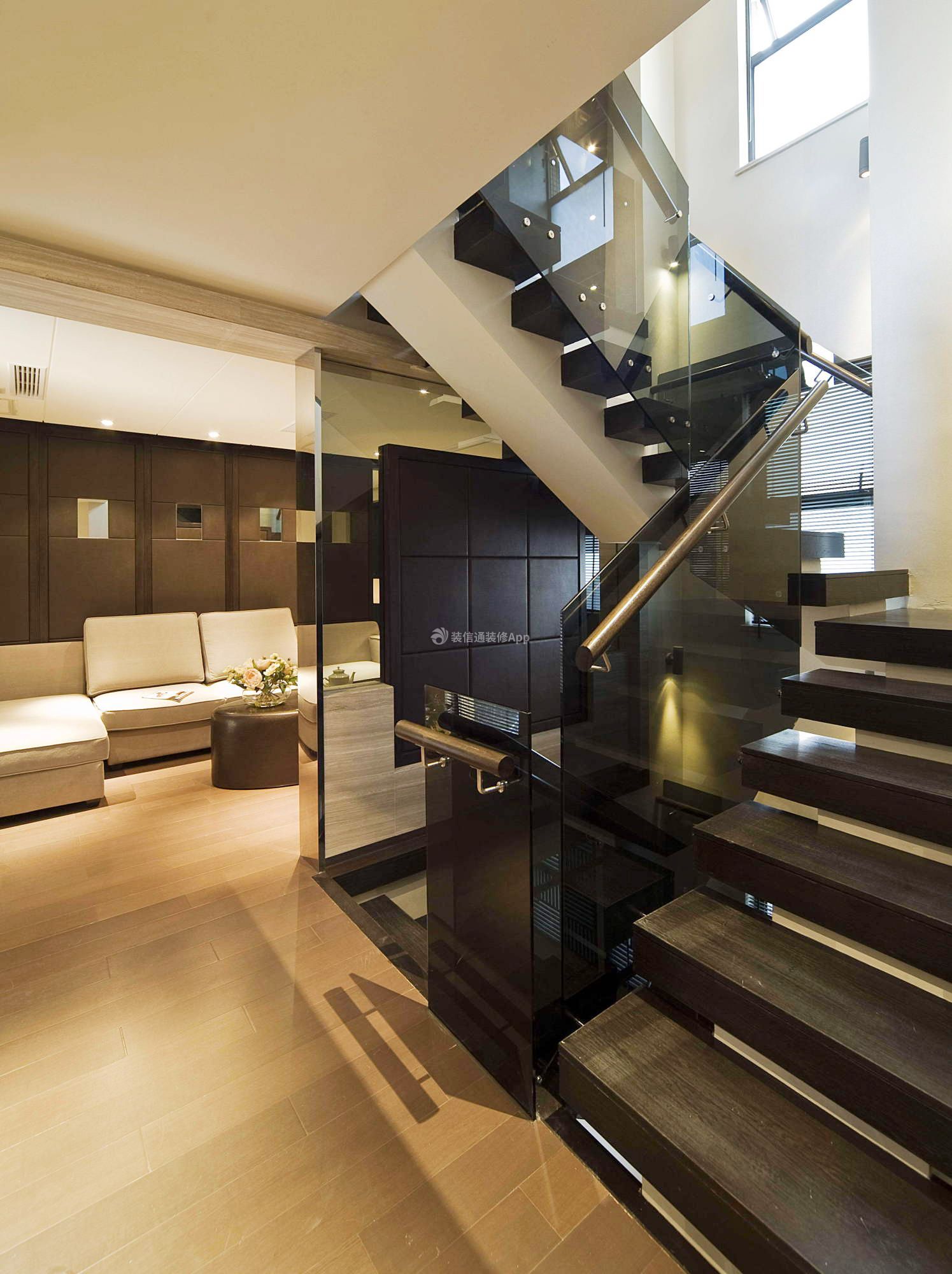 福州现代风格别墅旋转楼梯装修设计图