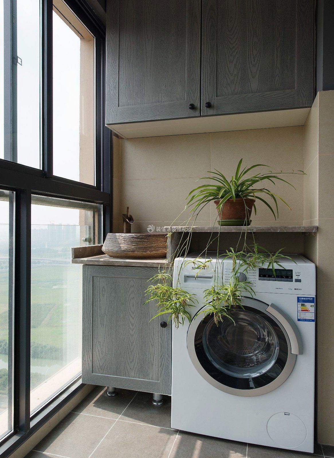 现代简约阳台洗衣机组合柜装修设计图赏析
