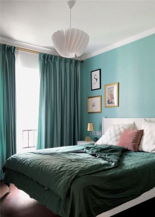110平新房卧室窗帘颜色装饰图片