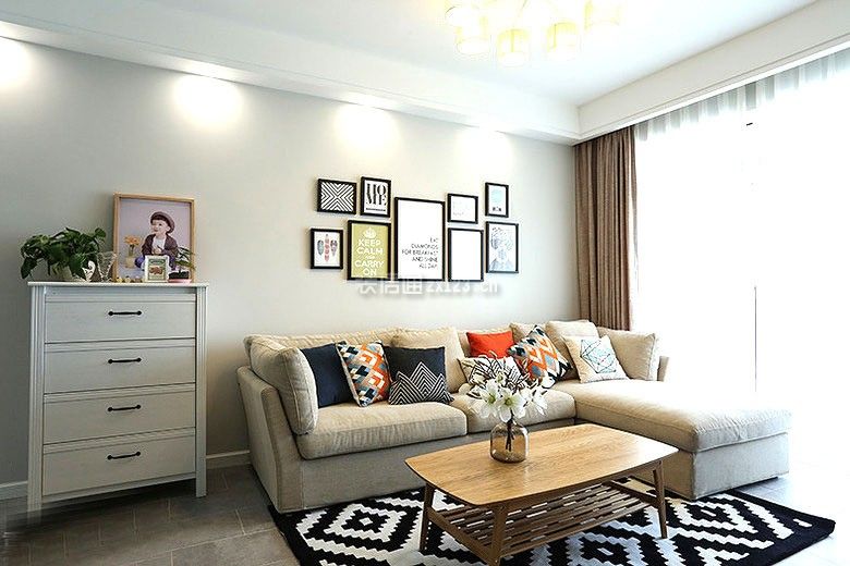  客厅沙发背景墙装饰效果图 客厅地毯与沙发搭配图片