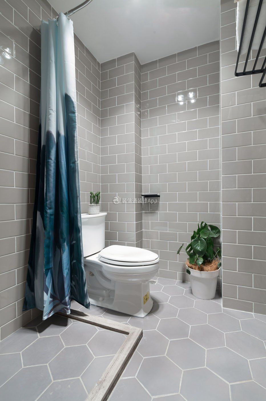 家庭卫生间浴帘隔断装修设计效果图