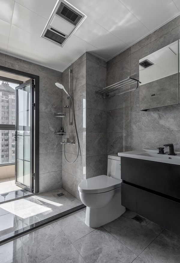 深灰色纹理的墙地砖融合黑色哑光的浴室配件,更能突出现代的感觉.