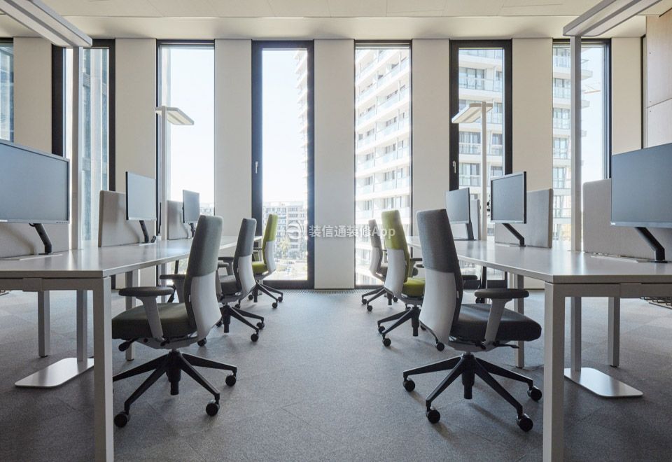 300平公司办公室桌椅装修设计图