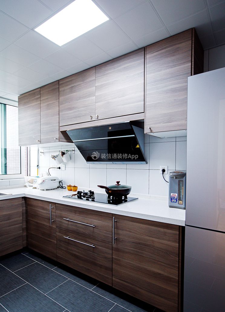 80平两居室现代厨房装修设计效果图