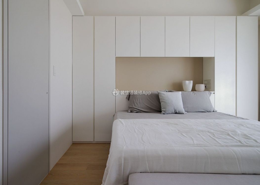 110平方简约卧室白色壁柜装修效果图