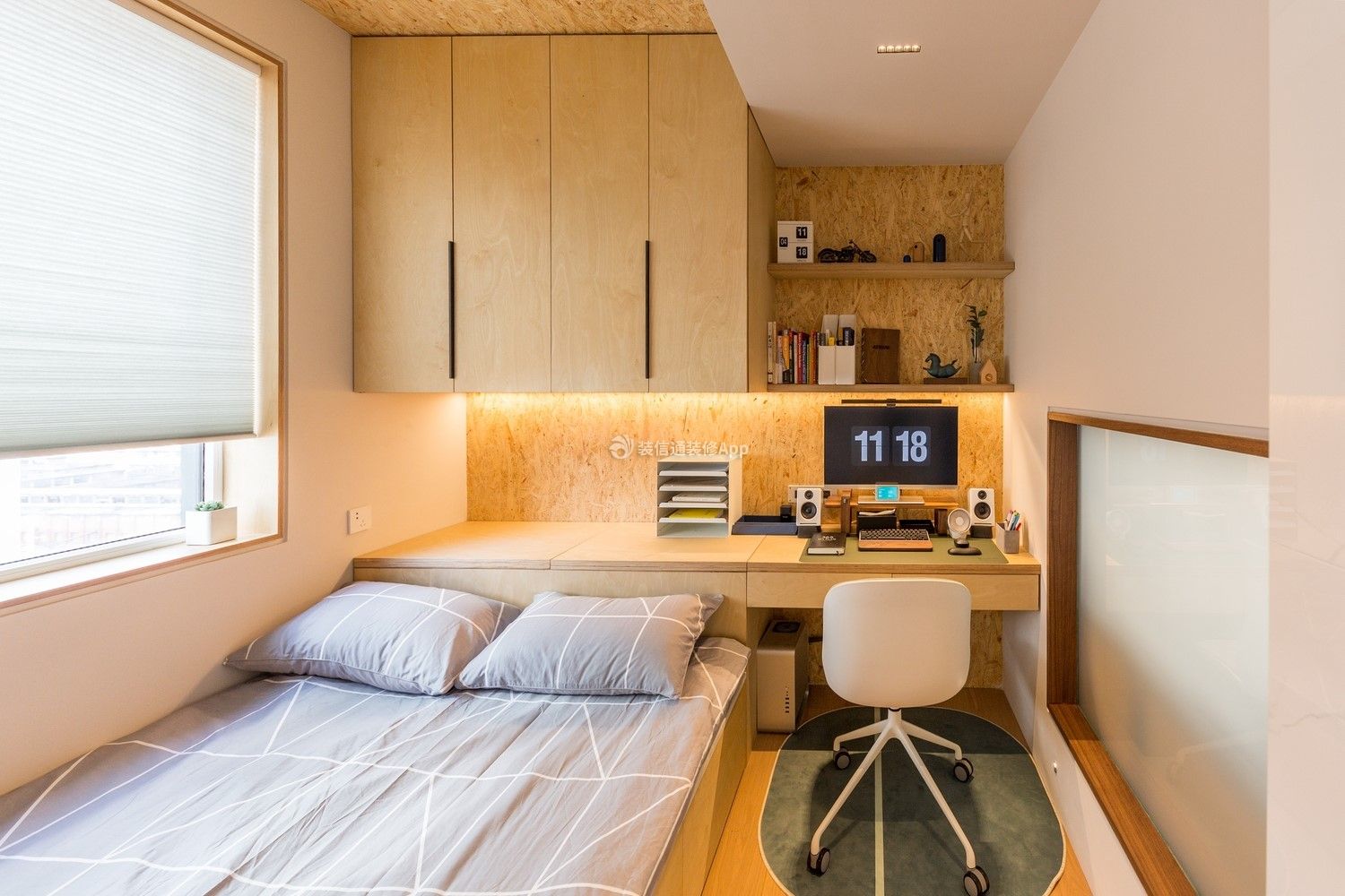 110平方现代卧室定制书桌装修效果图