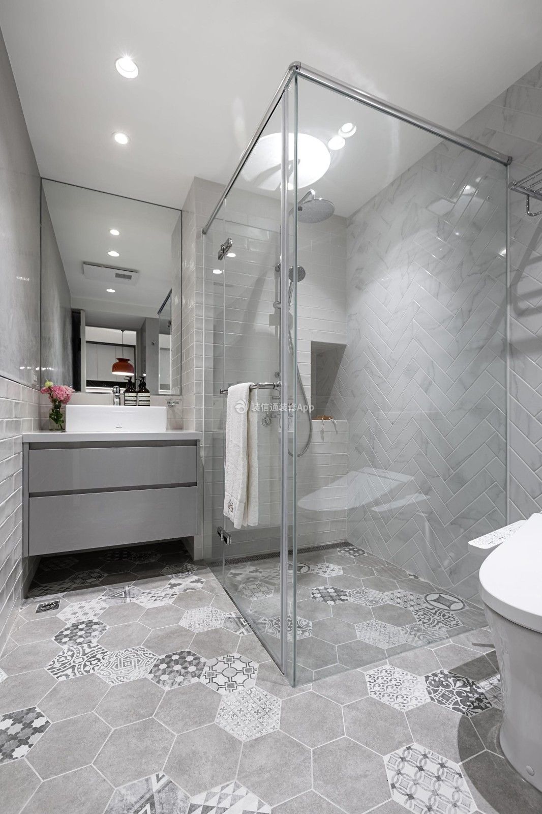 90平米卫生间淋浴房玻璃装修效果图大全