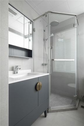 卫生间淋浴房装修效果图 卫生间淋浴房图片  现代卫生间装修效果图