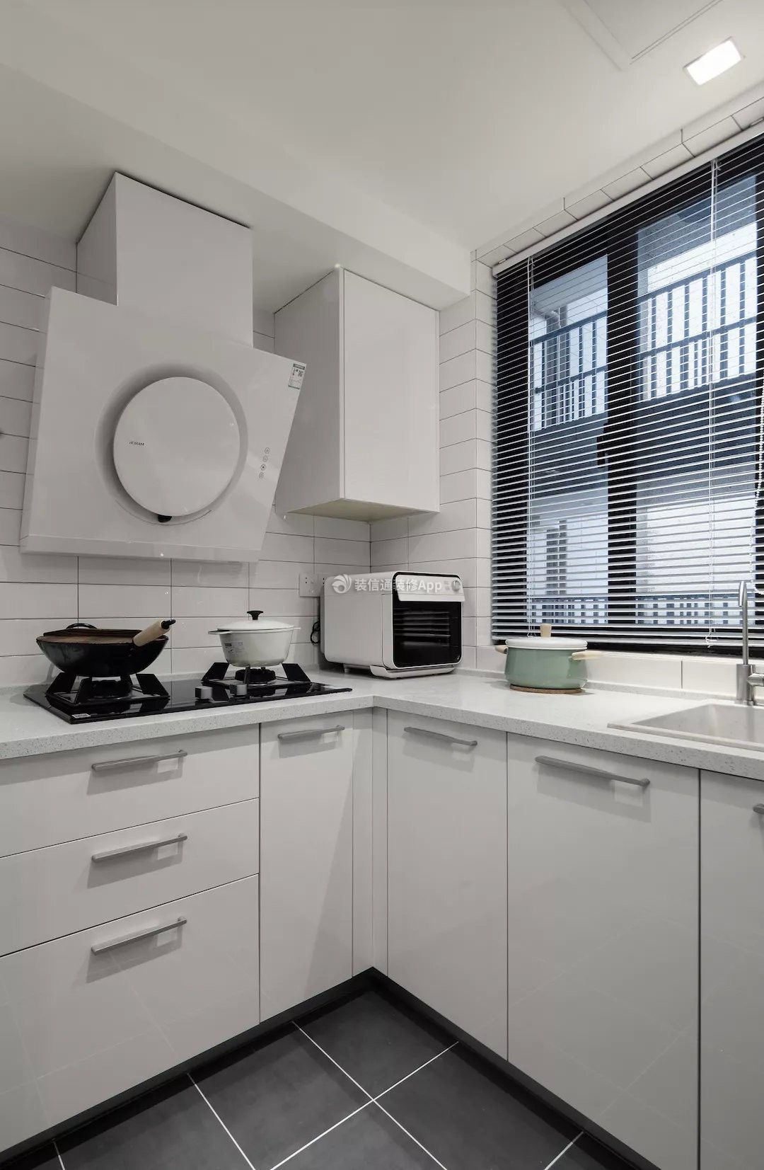 100平米房屋白色厨房装修效果图片