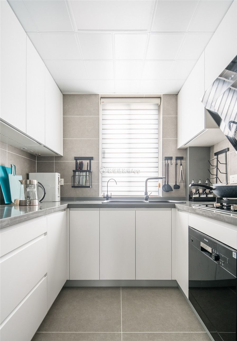100平米房屋厨房白色橱柜装修效果图