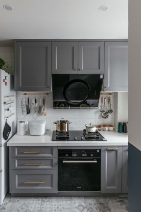 90平现代北欧风格厨房装修效果图片