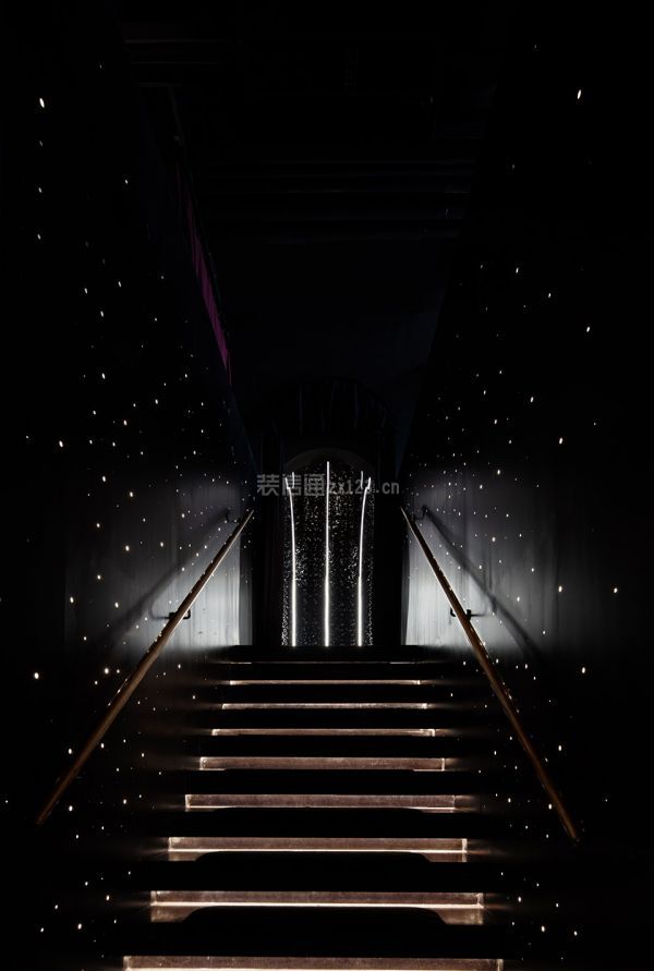 重庆酒吧楼梯装修效果图