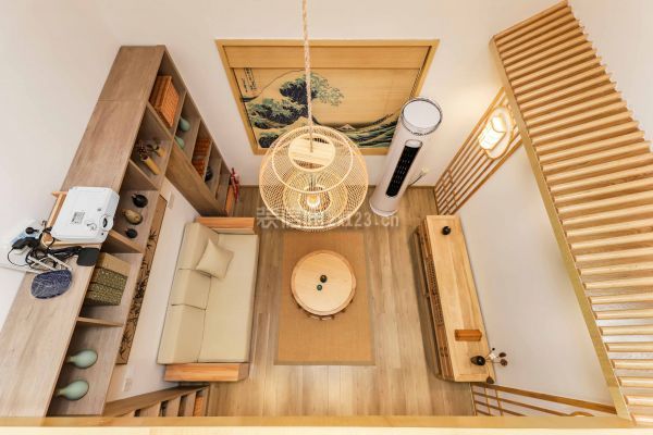 日式复式客厅挑高装修效果图