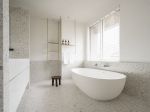 极简风格四居室浴室浴缸装修效果图片