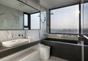 现代四居室卫生间浴缸装修效果图片