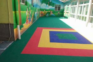 幼儿园悬浮地板安装