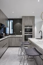 现代风格跃层厨房岛台装修设计图