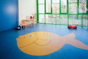 幼儿园悬浮地板安装