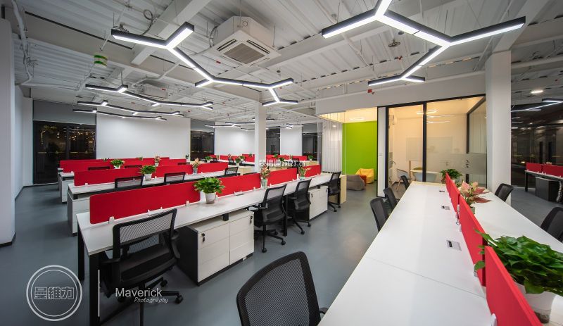 500平米唯彩会网络科技办公室现代风格装修案例