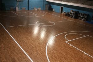 室内篮球场装修选什么地板