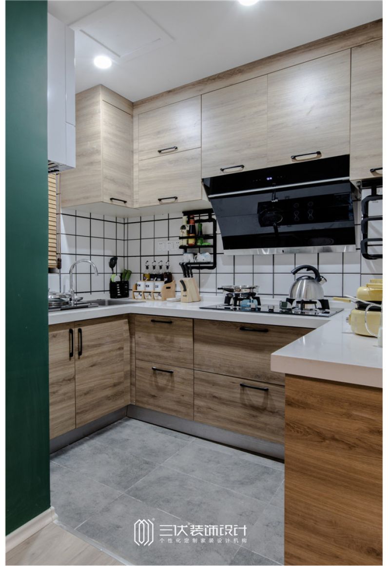 绿地新都汇现代风格80平米二居室装修案例