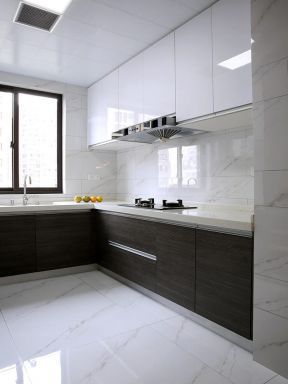 三室一厅简装修厨房橱柜设计效果图片