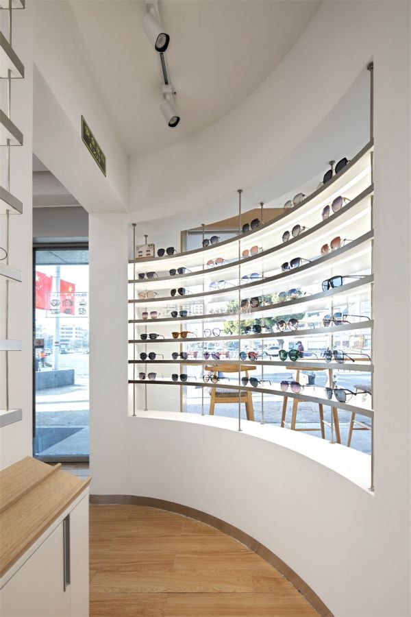 眼镜店橱窗装修效果图