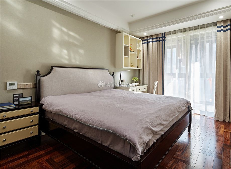 新古典风格卧室实木床装修效果图片