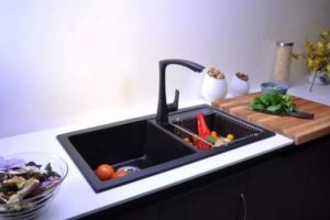 厨房水槽安装水管