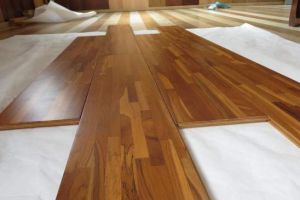 强化复合地板与实木地板
