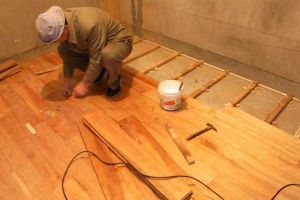 铺贴木地板