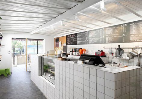 90平米白色简约咖啡店装修案例
