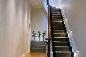 木楼梯安装方法
