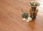 [吉安百年装饰]实木地板VS实木复合地板，到底怎么选？