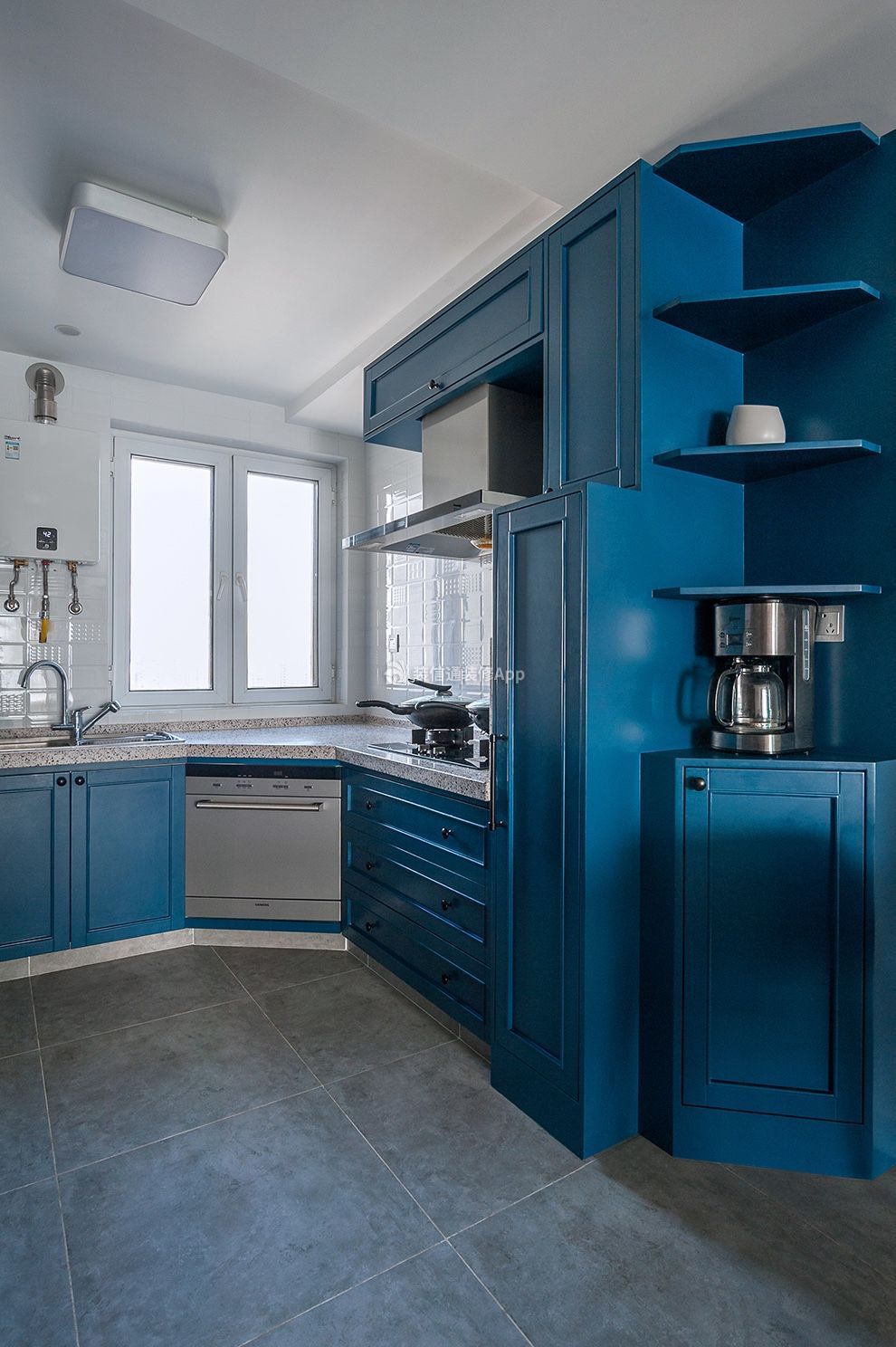 欧式风格厨房橱柜颜色装饰设计效果图