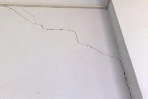 墙面裂缝如何修理