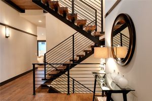 [北京易阳装饰]别墅楼梯装修设计需要注意什么？