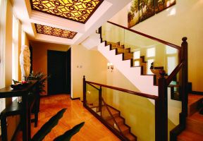 东南亚别墅楼梯玻璃扶手装修设计图