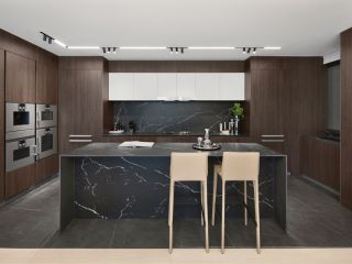 现代简约风格大户型厨房吧台装潢设计效果图
