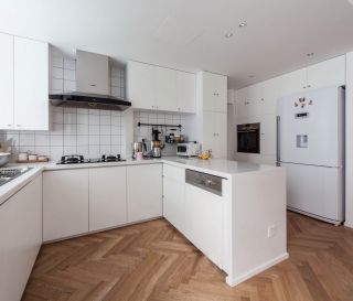 80平米两室一厅半开放厨房设计效果图